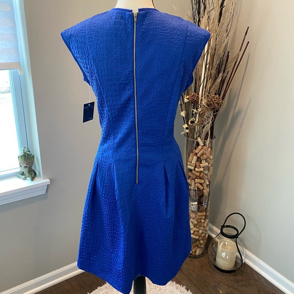 ✨Gabby Skye (NWT) Cap-Sleeve Fit and Flare Dress✨ - Picture 4 of 6